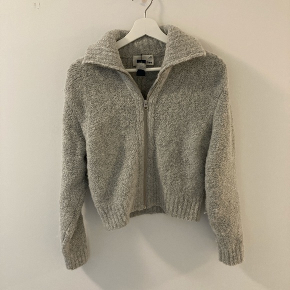 Aritzia Wilfred Free Fluffy Zip Up Sweater - Picture 3 of 4